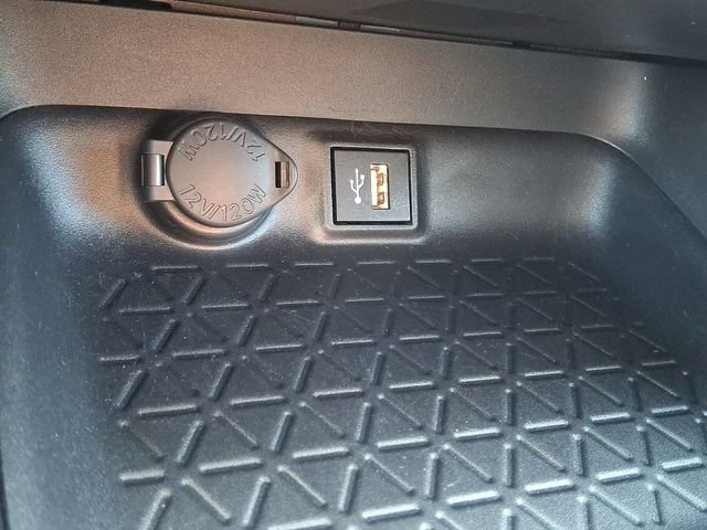 Used 2025 Toyota RAV4 XLE AWD/4WD image 24