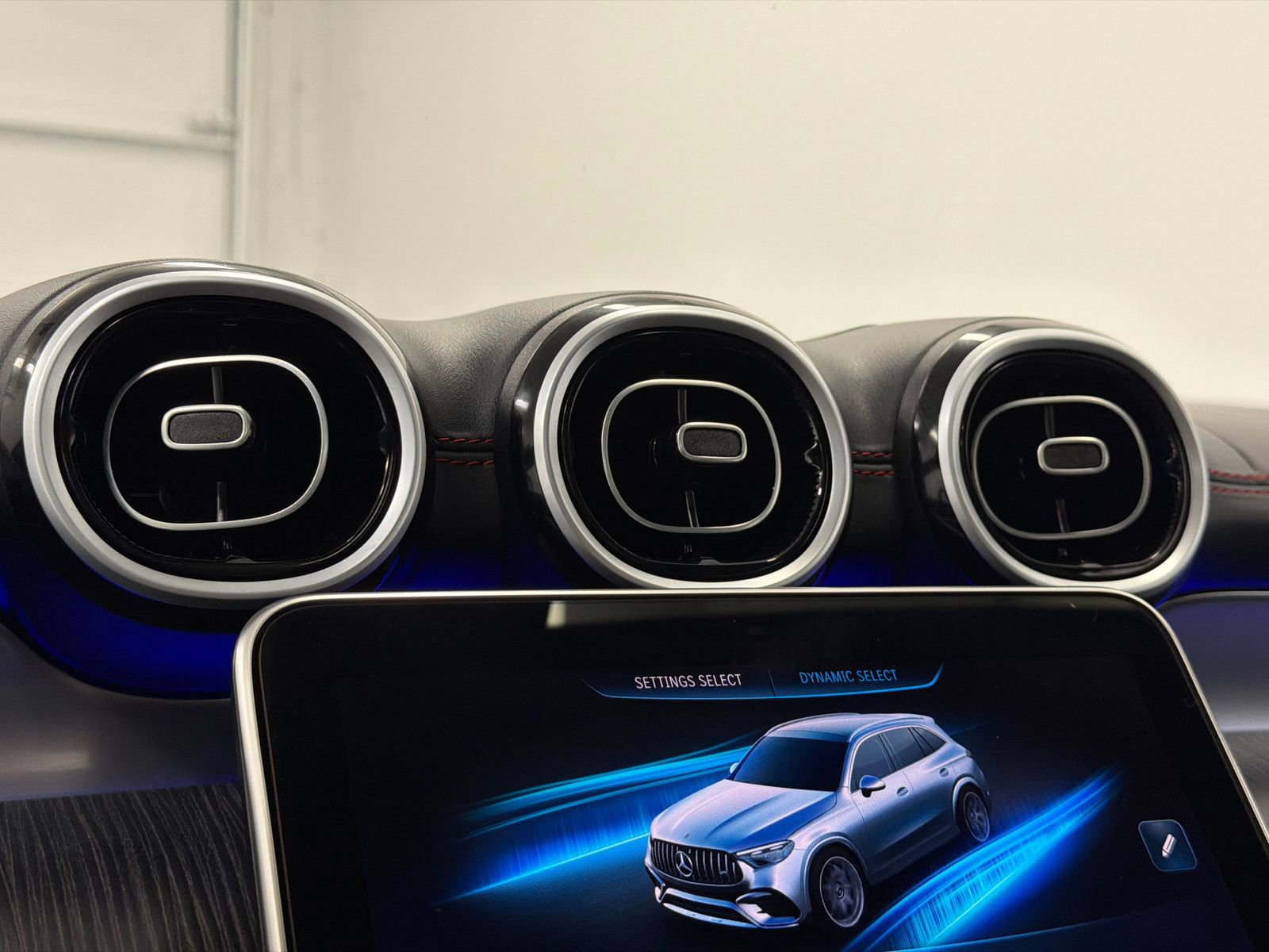 Used 2025 Mercedes-Benz GLC 43 AMG 4MATIC image 30