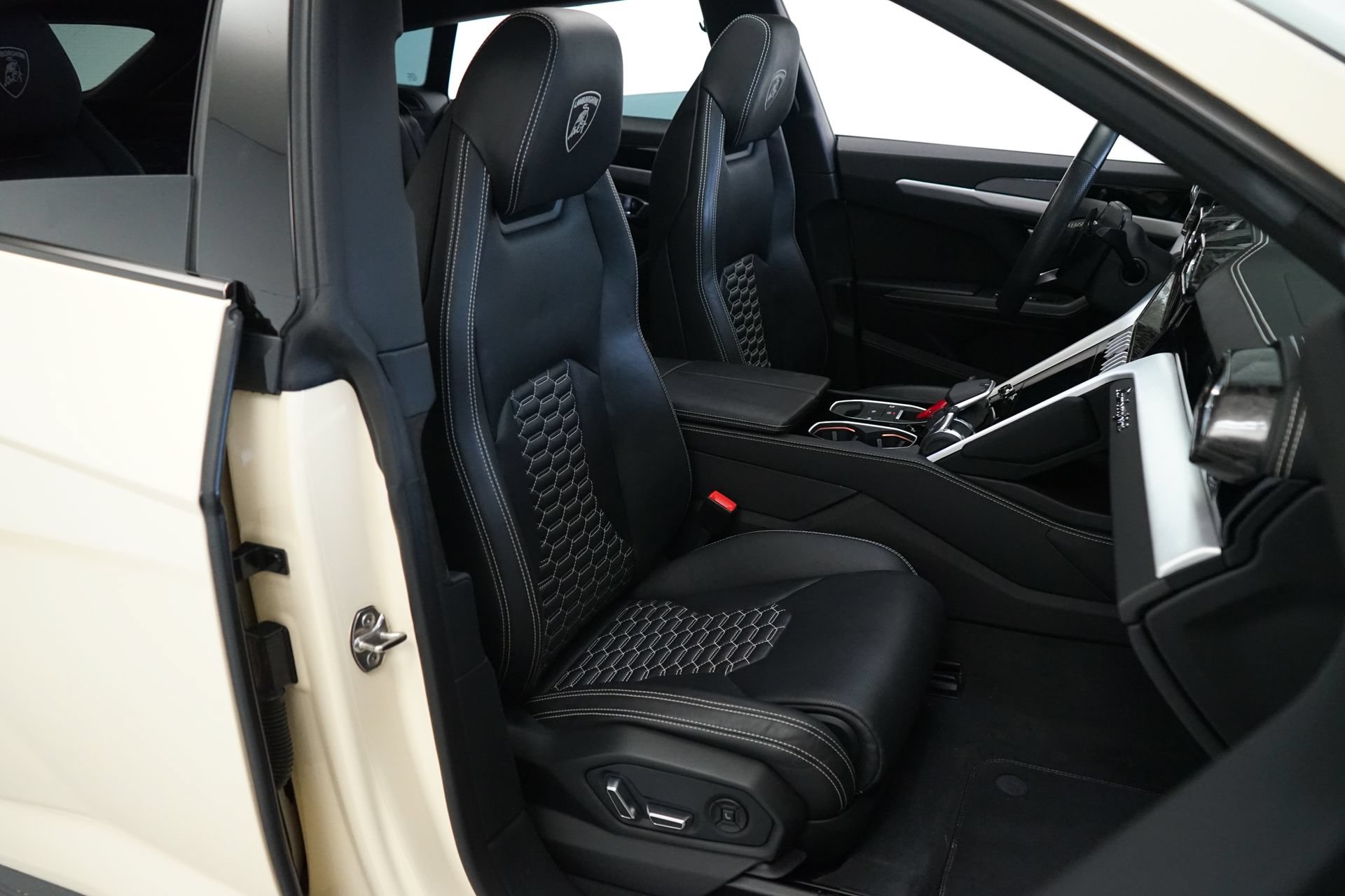 Used 2019 Lamborghini Urus AWD/4WD image 4