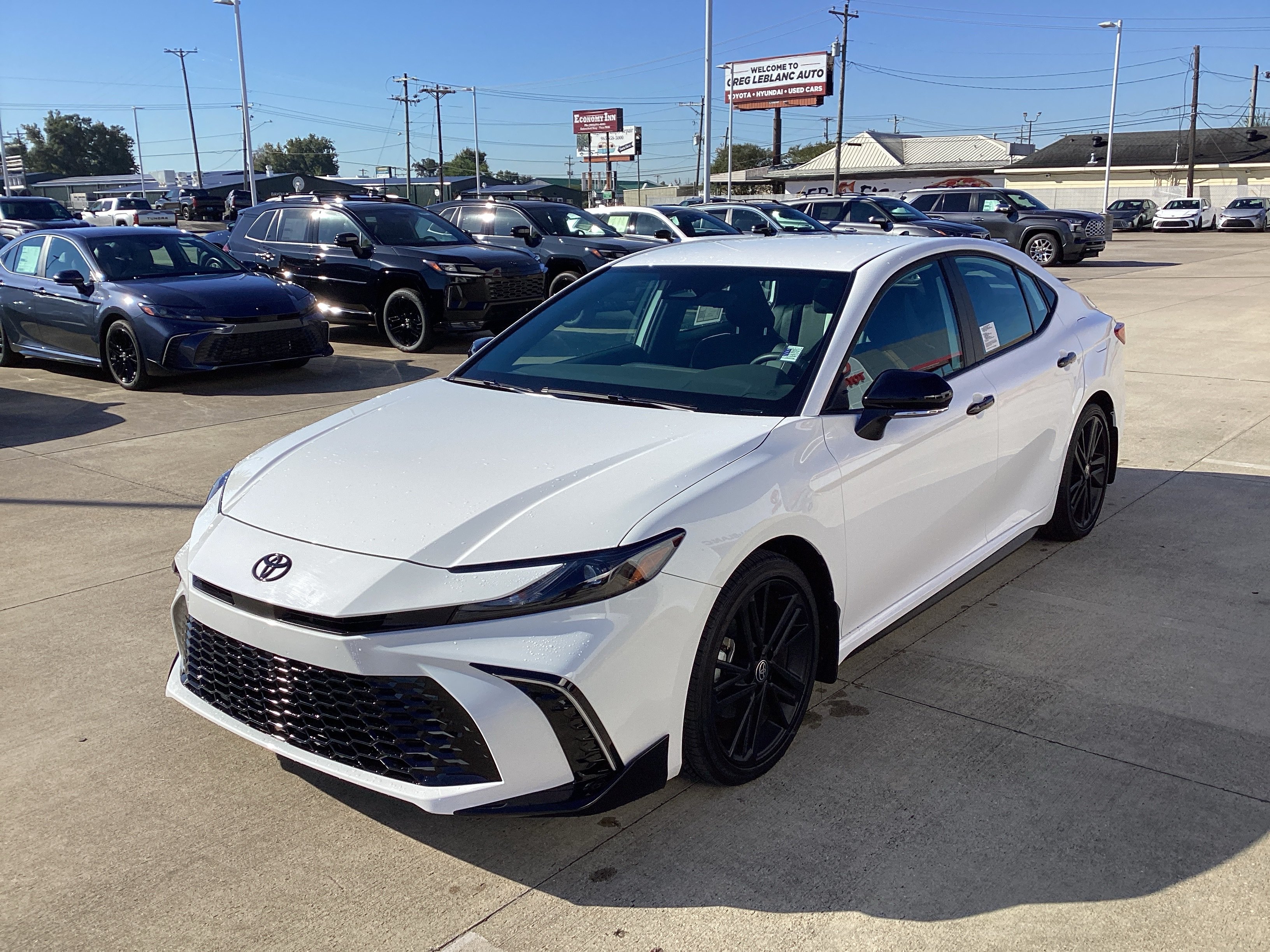Used 2026 Toyota Camry Hybrid w/ Multimedia Upgrade Package FWD image 3