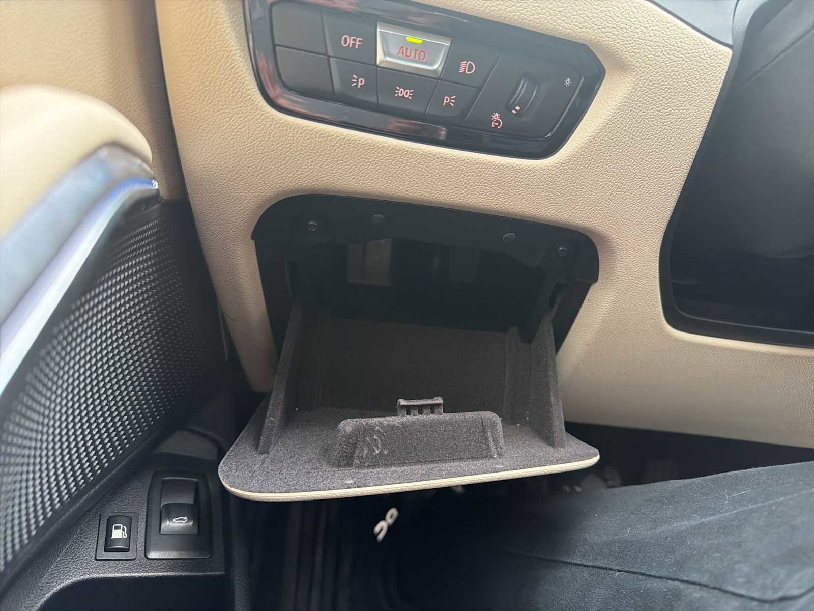 Used 2021 BMW 330e xDrive w/ Premium Package image 23