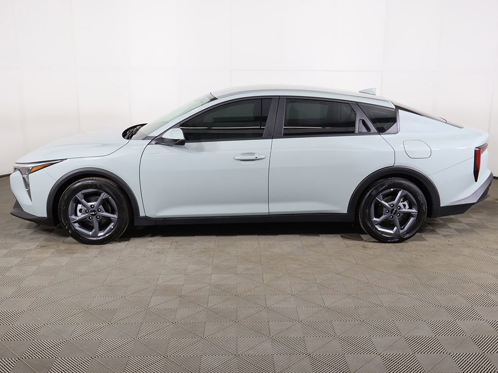 Used 2025 Kia K4 LXS image 16