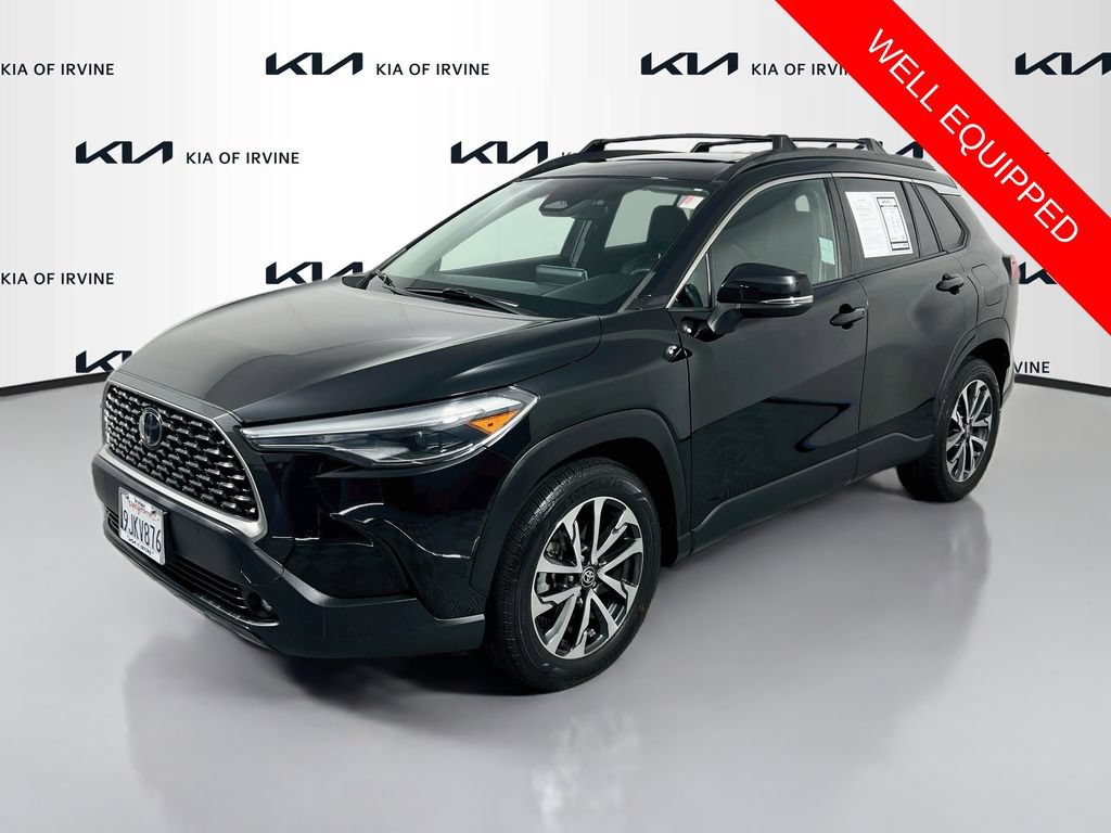 Used 2023 Toyota Corolla Cross XLE w/ Convenience Package FWD image 3