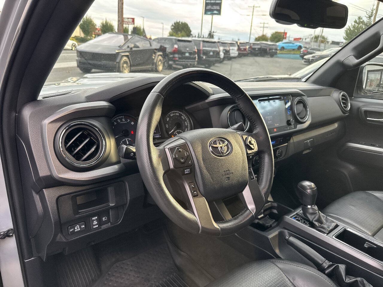 Used 2019 Toyota Tacoma TRD Sport AWD/4WD image 31