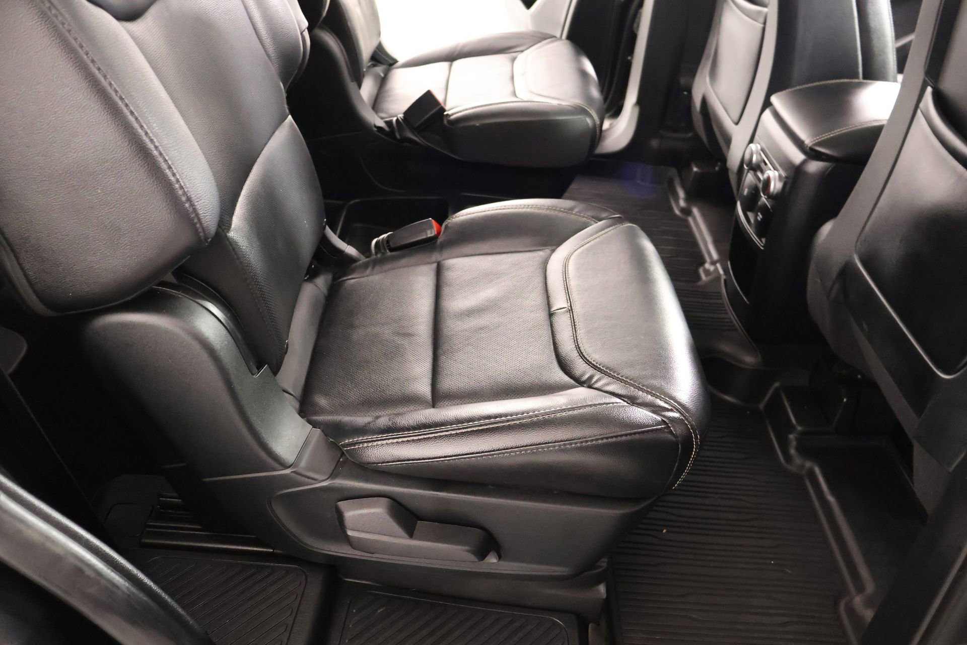 Used 2020 Ford Explorer ST w/ ST Street Pack image 16