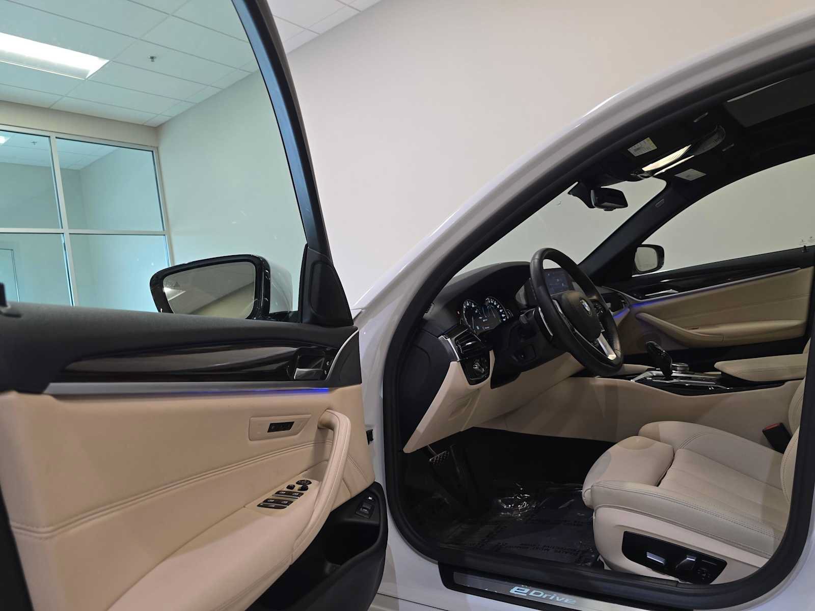 Used 2019 BMW 530e xDrive w/ Convenience Package AWD/4WD image 23