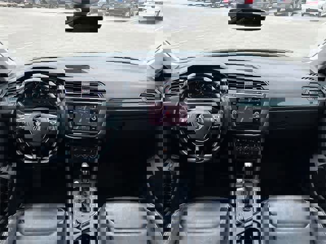 Used 2019 Volkswagen Tiguan SEL Premium image 16