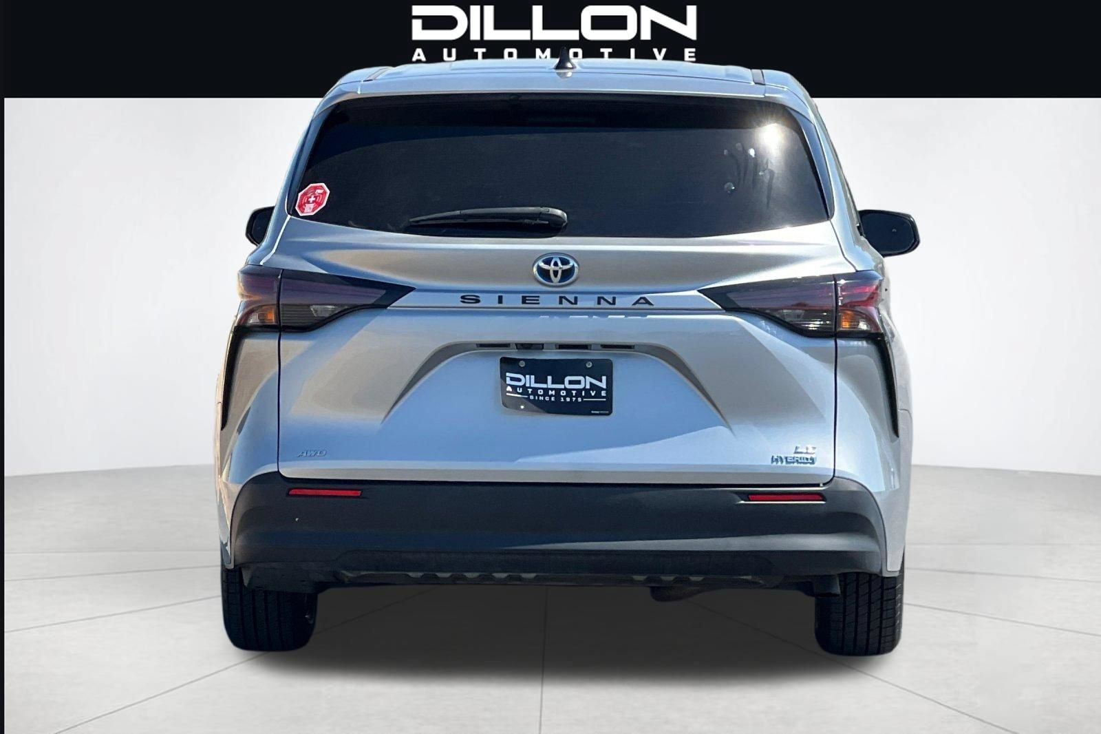 Used 2024 Toyota Sienna LE AWD/4WD image 5