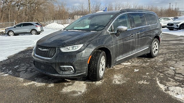 Used 2022 Chrysler Pacifica Limited image 7