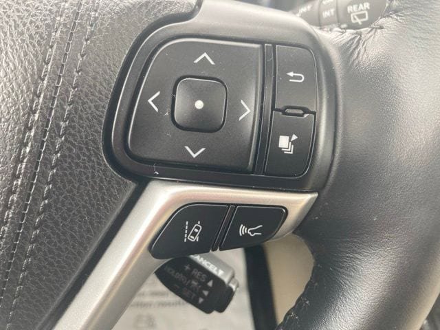 Used 2017 Toyota Highlander Limited AWD/4WD image 29
