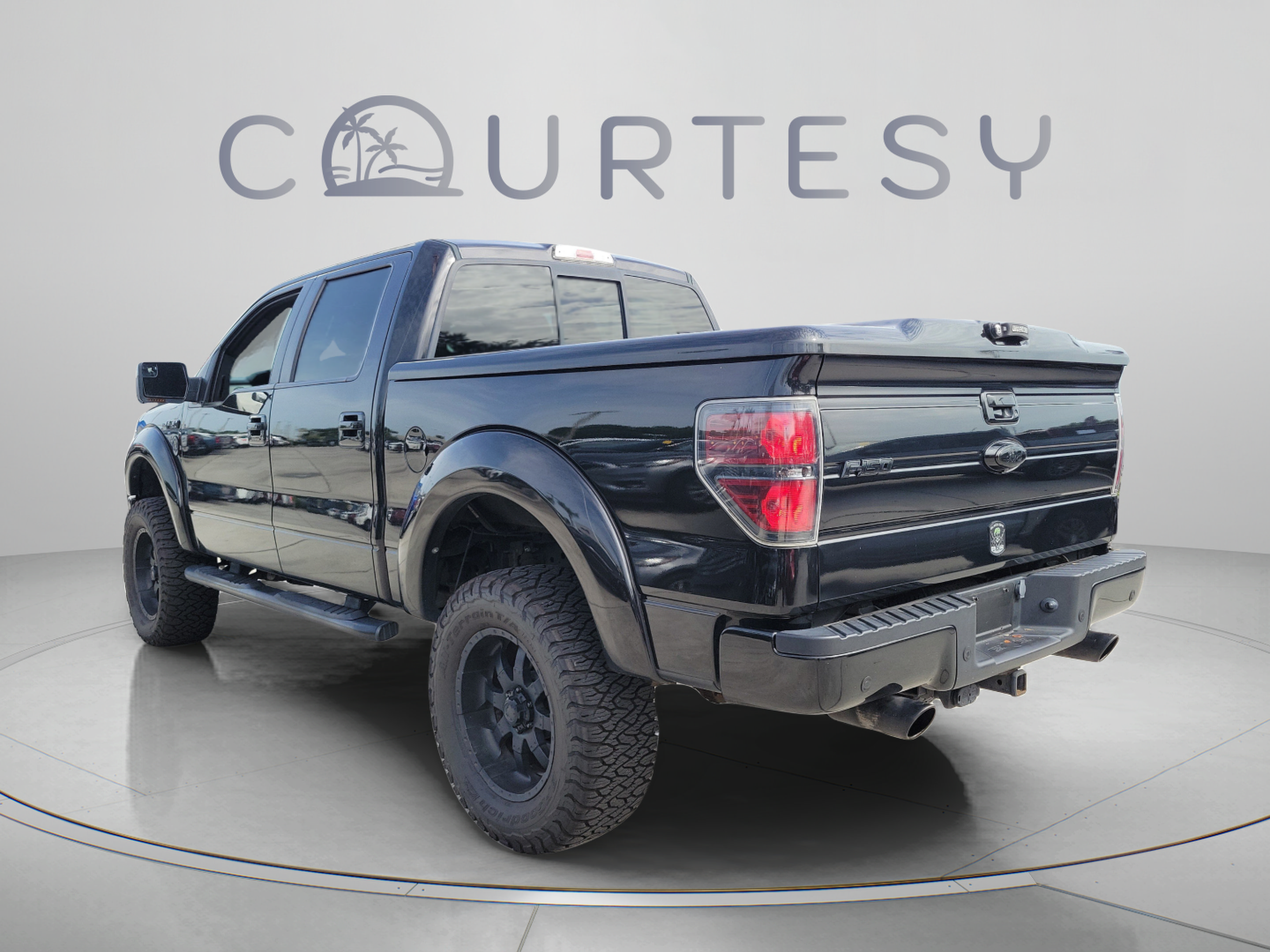Used 2014 Ford F150 FX4 w/ Equipment Group 402A Luxury AWD/4WD image 2