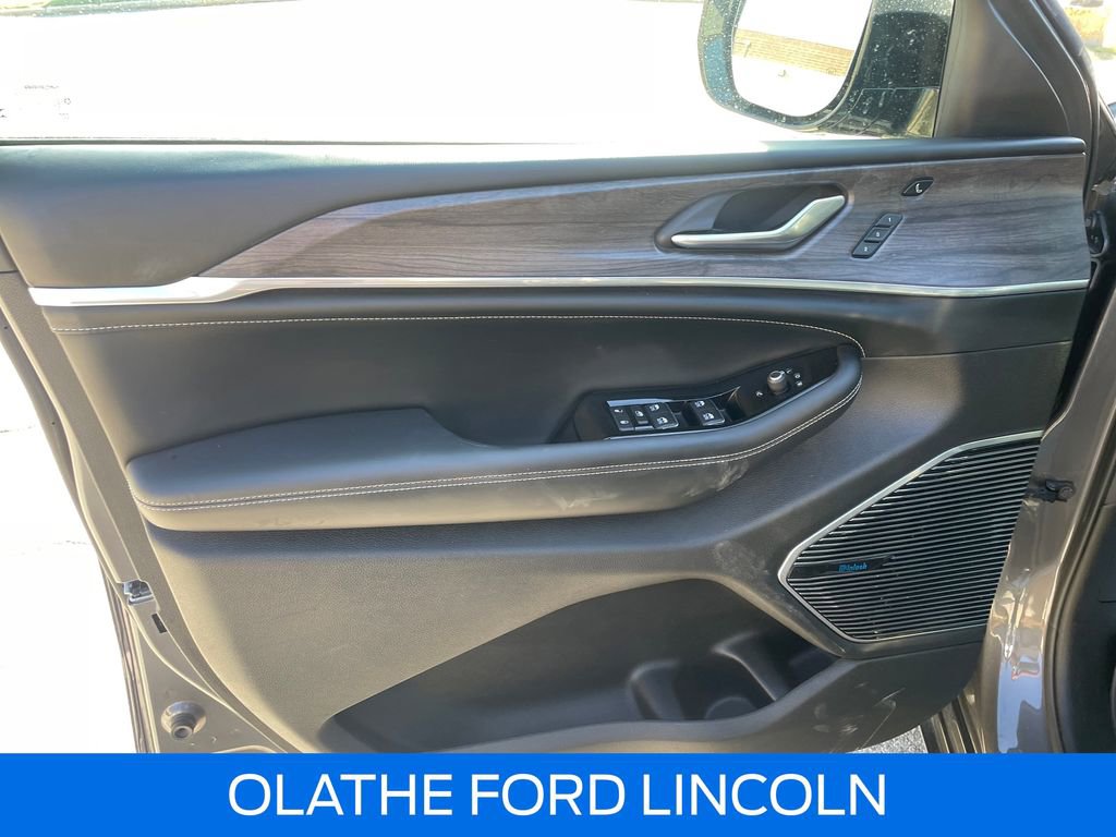 Used 2021 Jeep Grand Cherokee L Overland w/ Advanced Protech Group III image 23