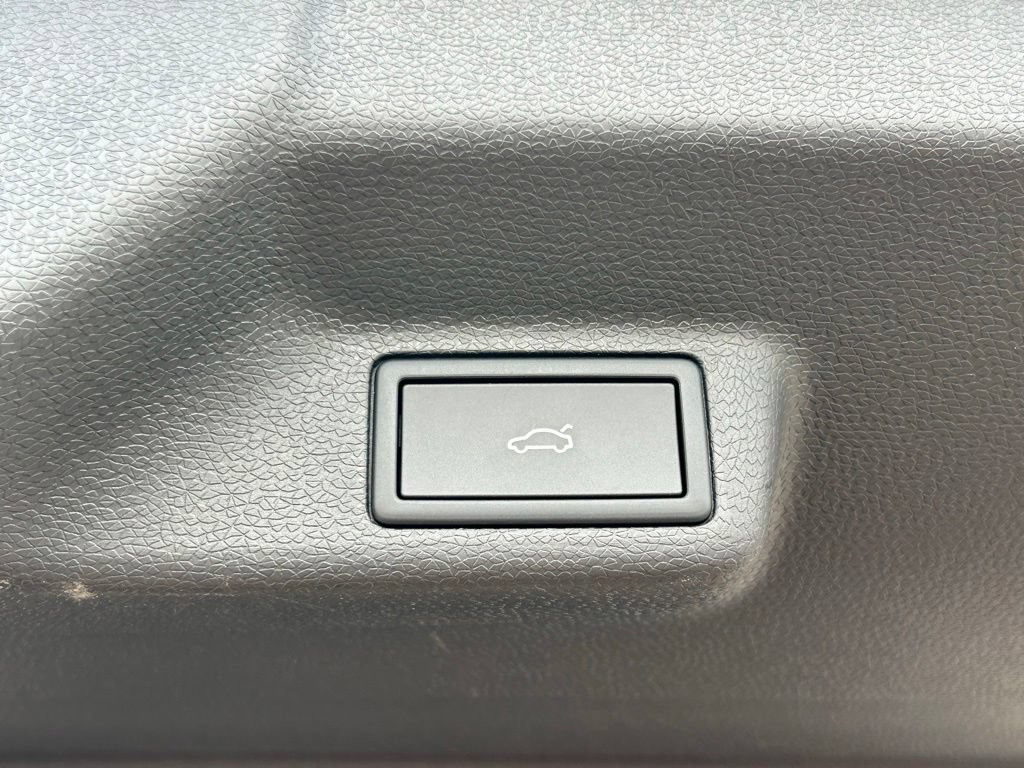 Used 2025 Volkswagen ID. Buzz Pro S Plus RWD image 47