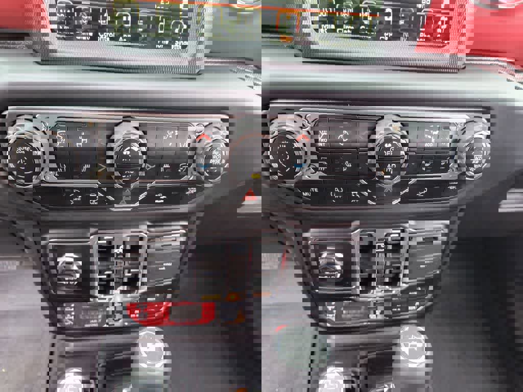 Used 2022 Jeep Wrangler Unlimited Rubicon w/ Cold Weather Group image 19