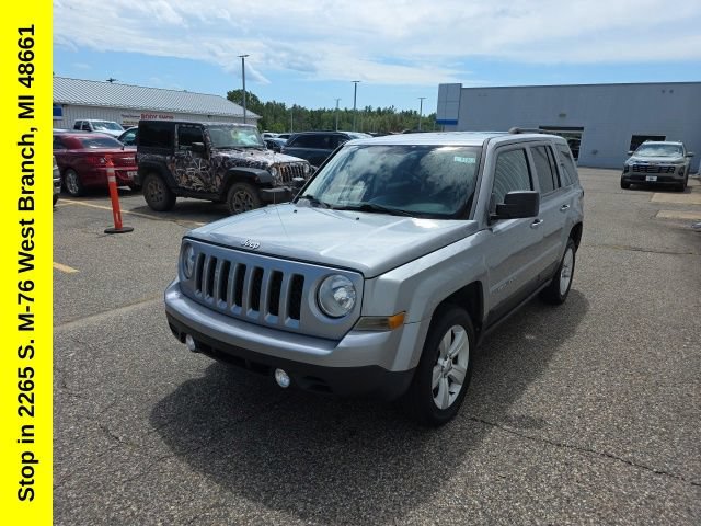 Used 2014 Jeep Patriot Latitude AWD/4WD image 6