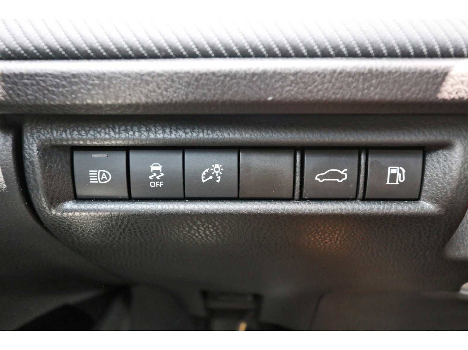 Used 2025 Toyota Camry SE w/ Convenience Package FWD image 19