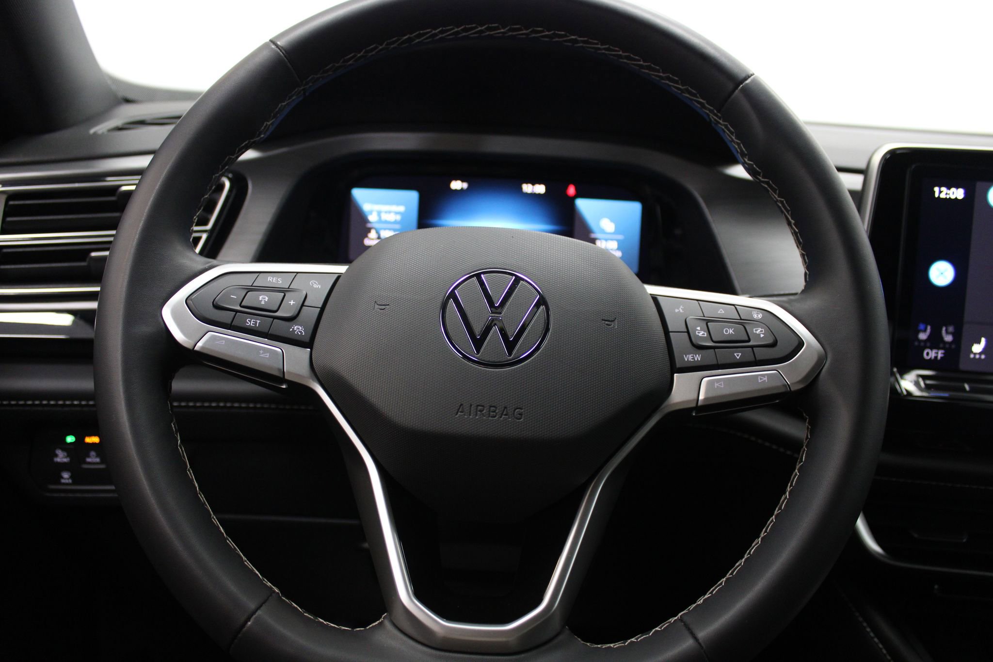 Used 2024 Volkswagen Atlas Cross Sport SE image 33