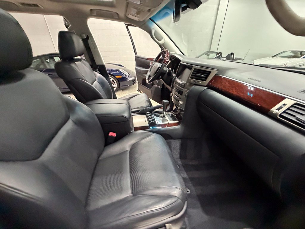 Used 2014 Lexus LX 570 4WD image 42