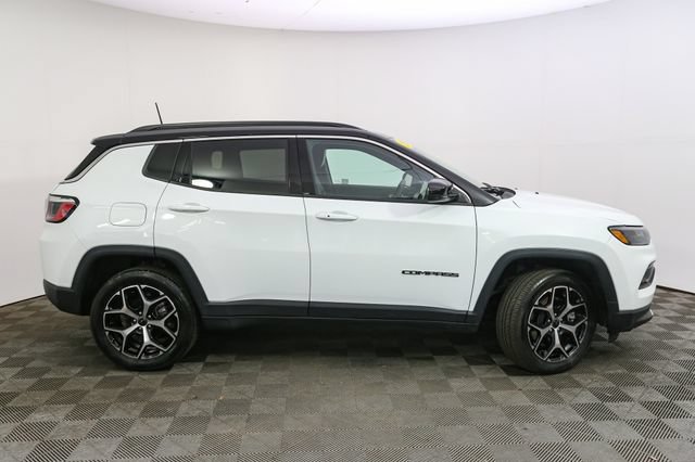 Used 2026 Jeep Compass Limited AWD/4WD image 14