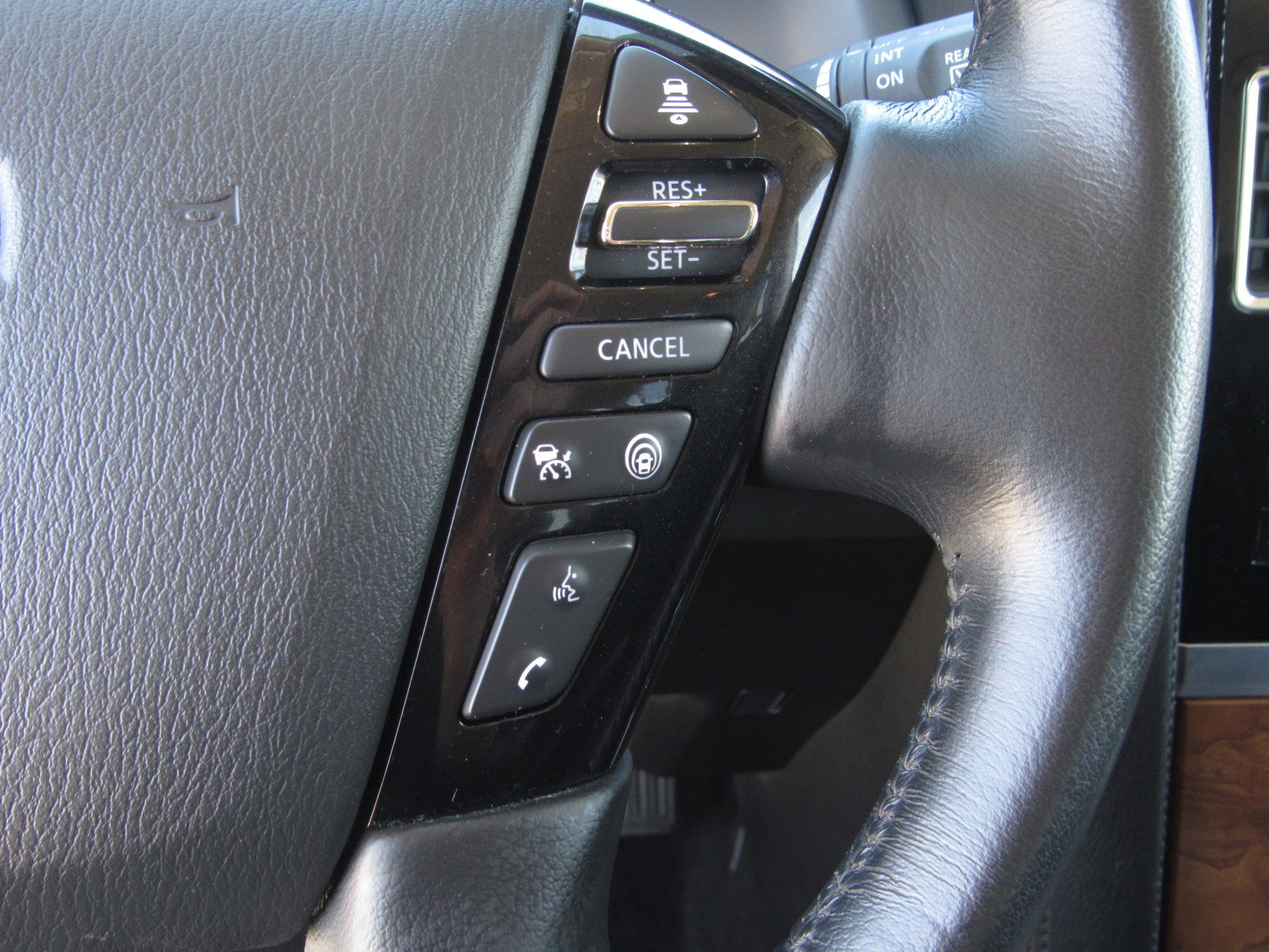 Used 2024 Nissan Armada SL image 29