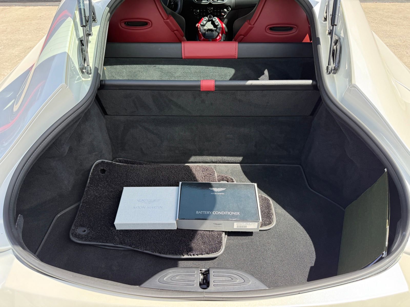 Used 2019 Aston Martin V8 Vantage Coupe image 24