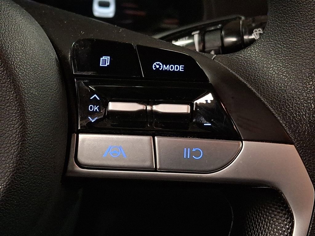 Used 2023 Hyundai Elantra SEL image 18