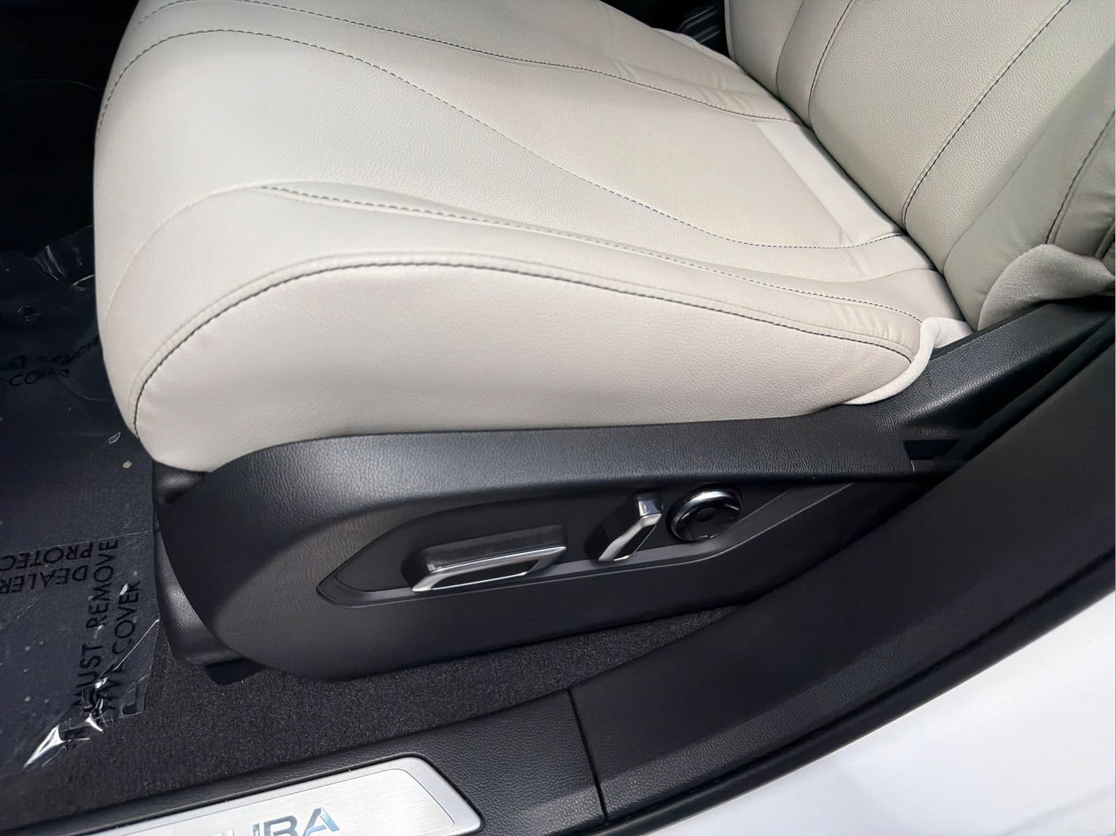 Used 2025 Acura RDX SH-AWD image 32