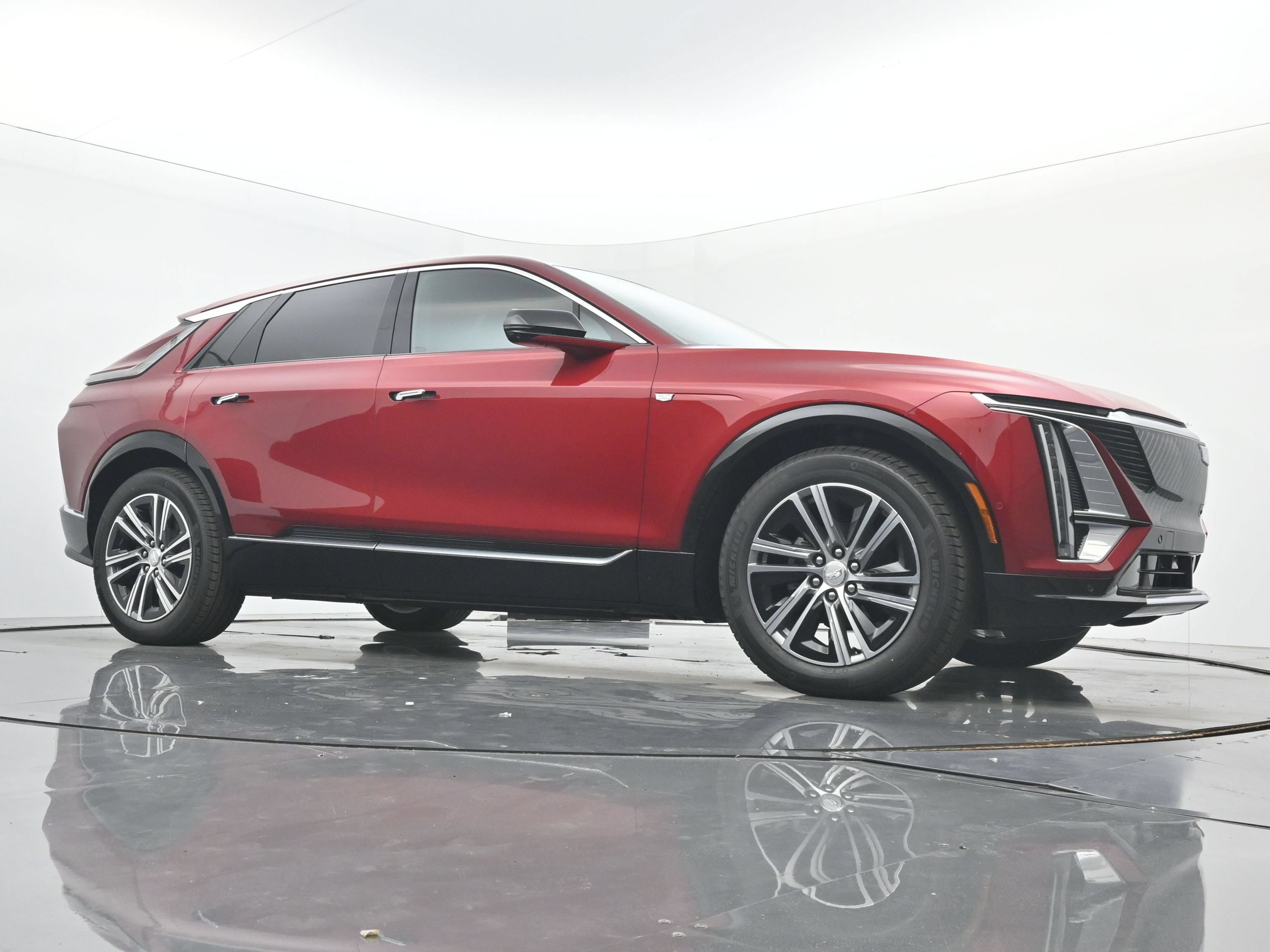 New 2026 Cadillac Lyriq Luxury w/ LPO, Floor Liner Package AWD/4WD image 21