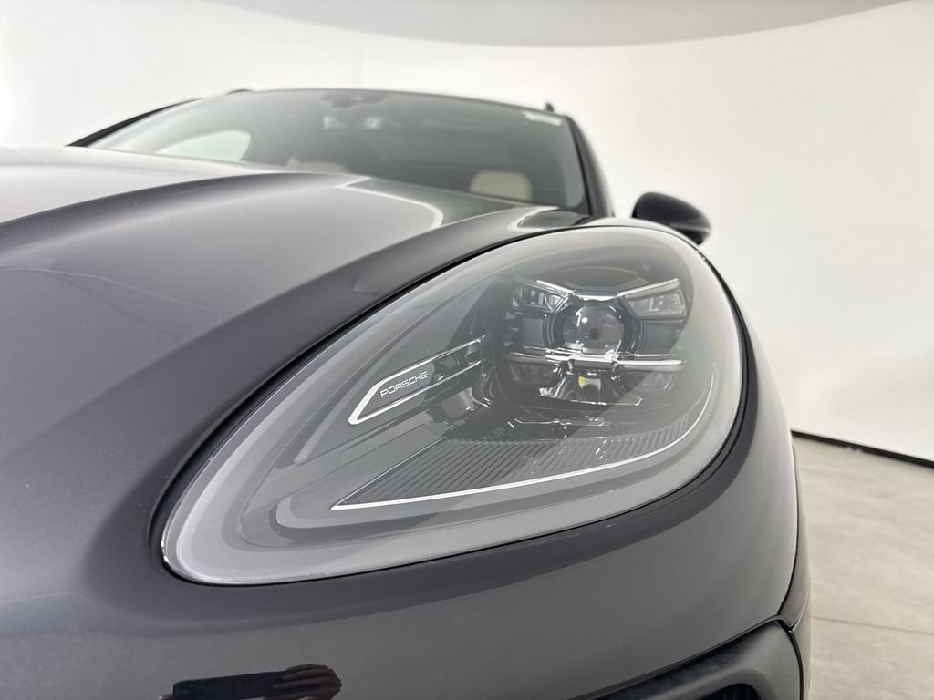 New 2026 Porsche Macan AWD/4WD image 11