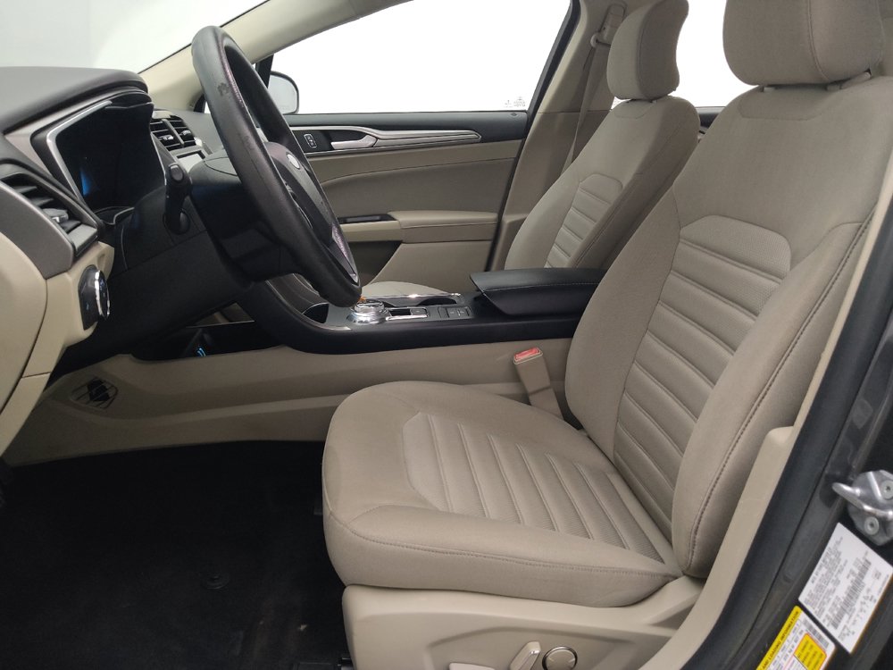 Used 2019 Ford Fusion SE FWD image 17