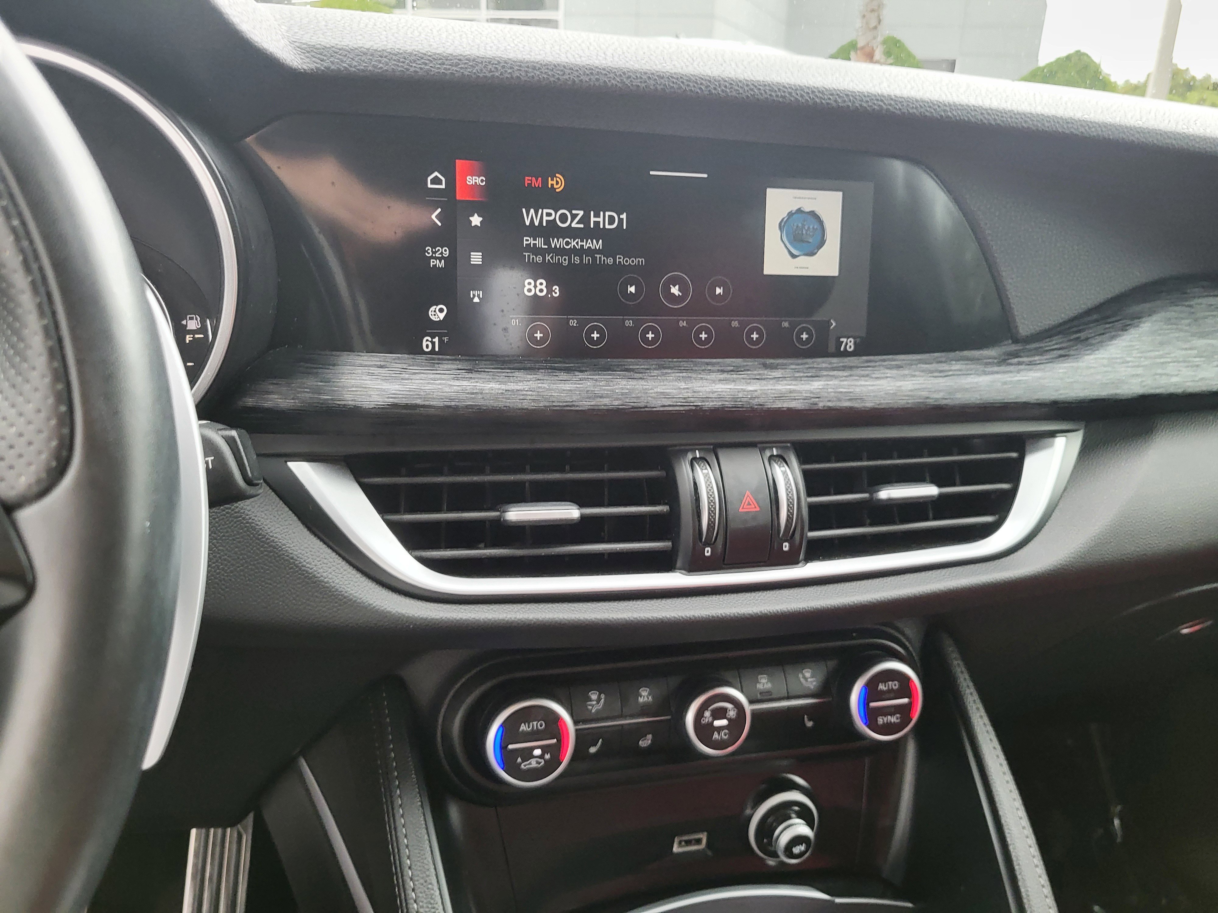 Used 2023 Alfa Romeo Stelvio Sprint image 44