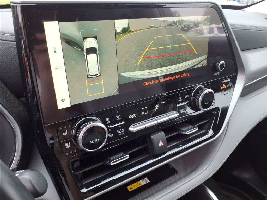 Used 2023 Toyota Highlander Platinum AWD/4WD image 37