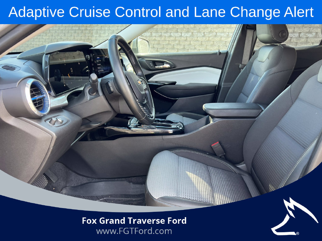 Used 2025 Chevrolet Trax LT w/ Driver Confidence Package FWD image 3