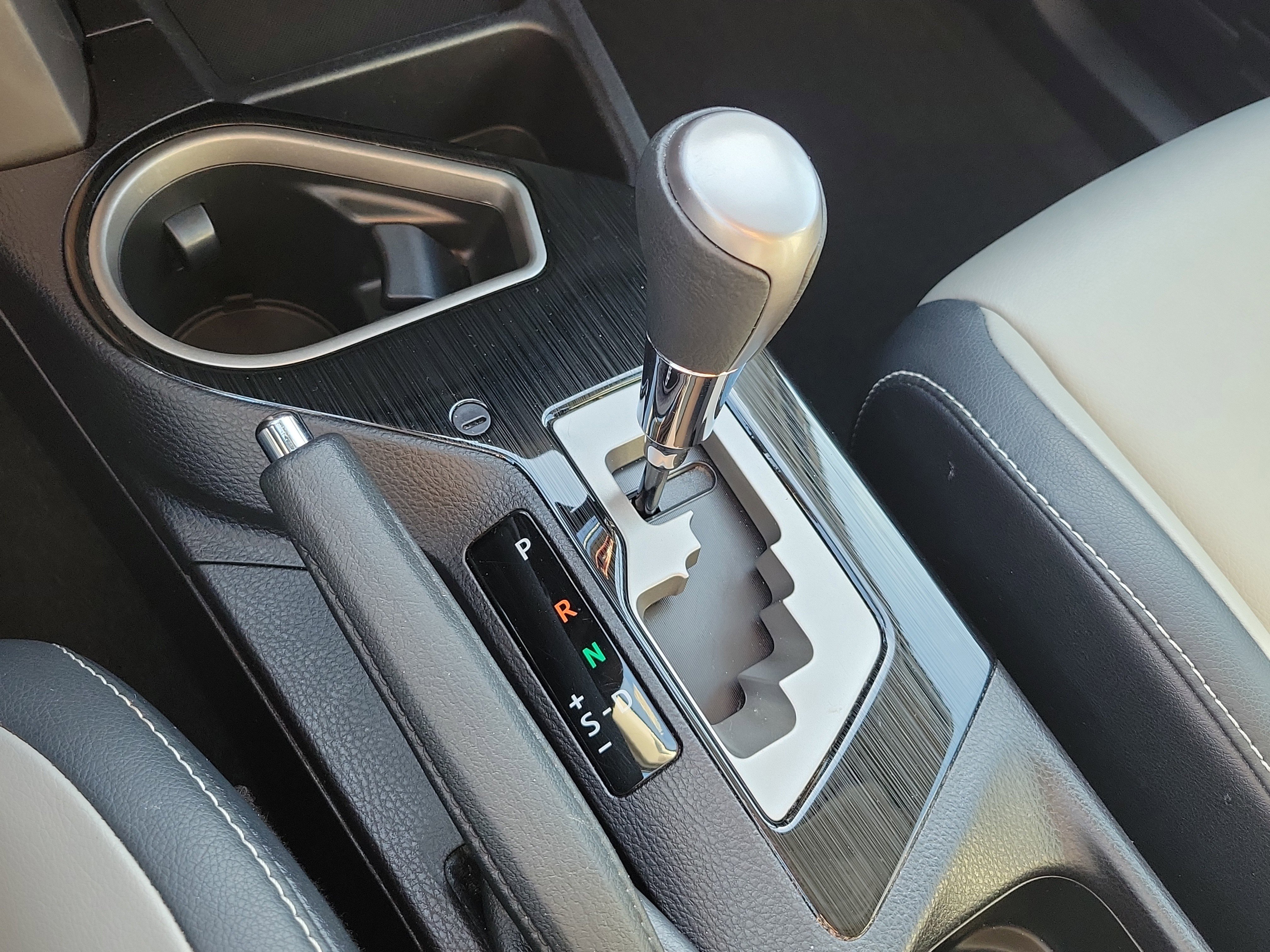 Used 2016 Toyota RAV4 Limited image 37