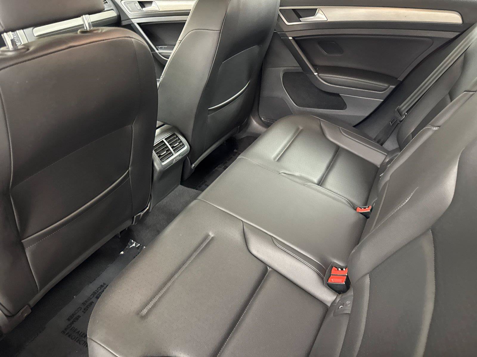 Used 2017 Volkswagen Golf S FWD image 11
