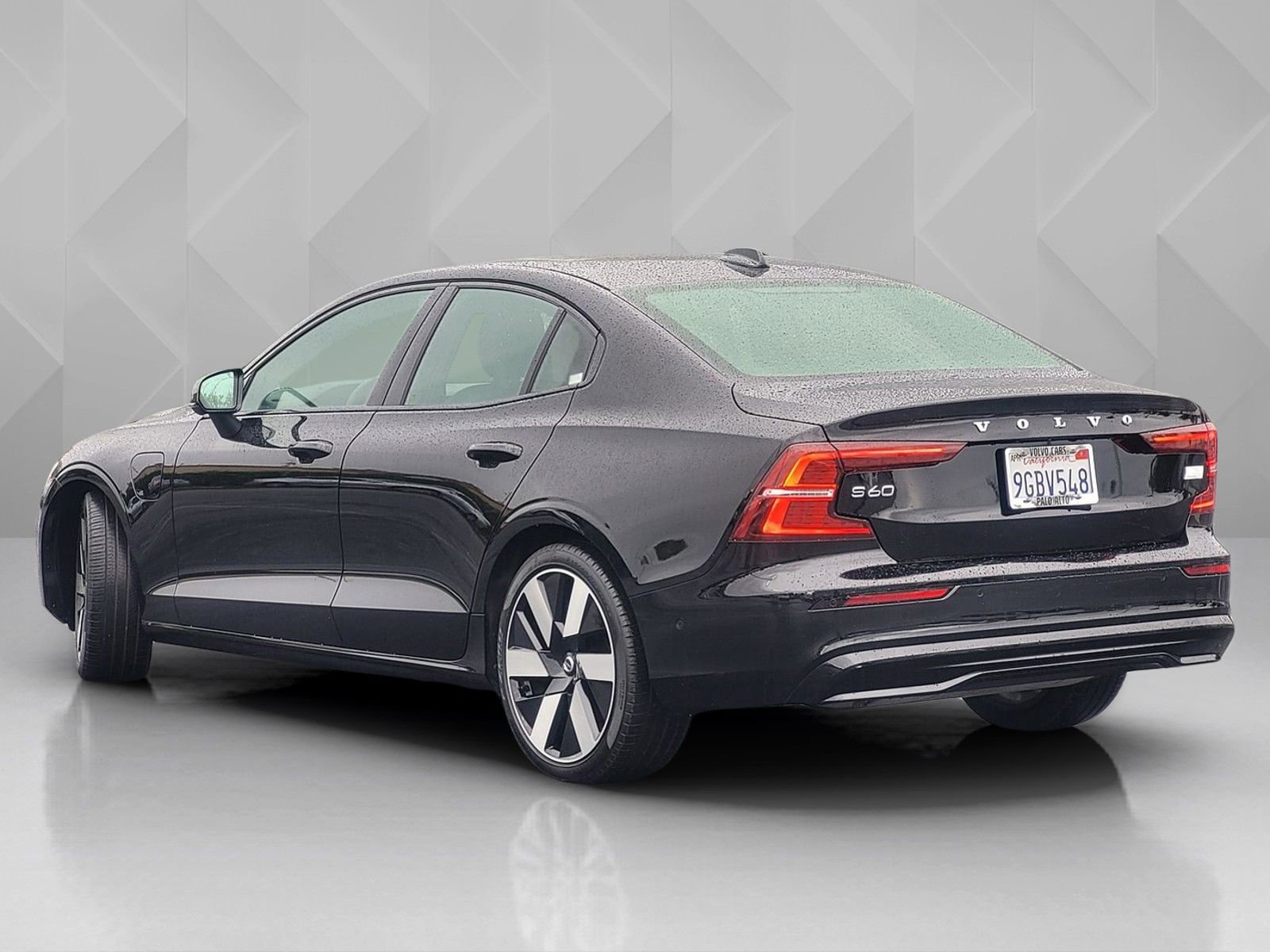 Used 2023 Volvo S60 T8 Ultimate w/ Climate Package image 4