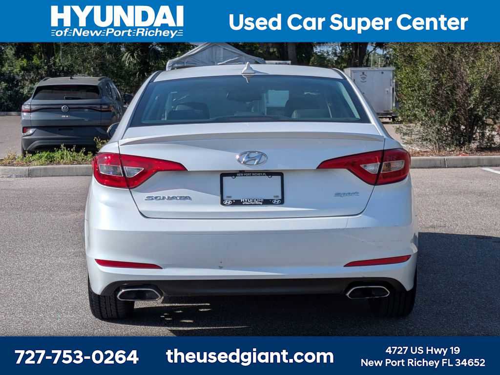 Used 2016 Hyundai Sonata Sport w/ Option Group 02 FWD image 4