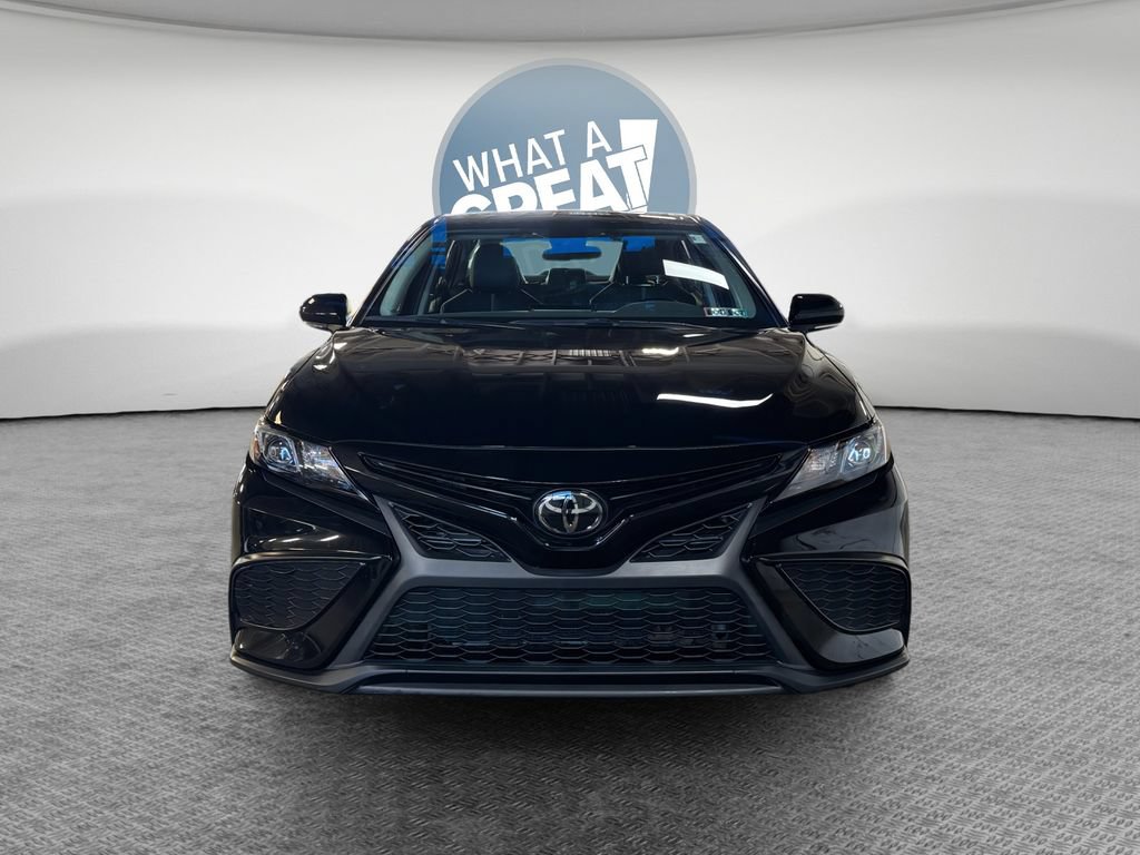 Used 2022 Toyota Camry SE w/ Cold Weather Package FWD image 9