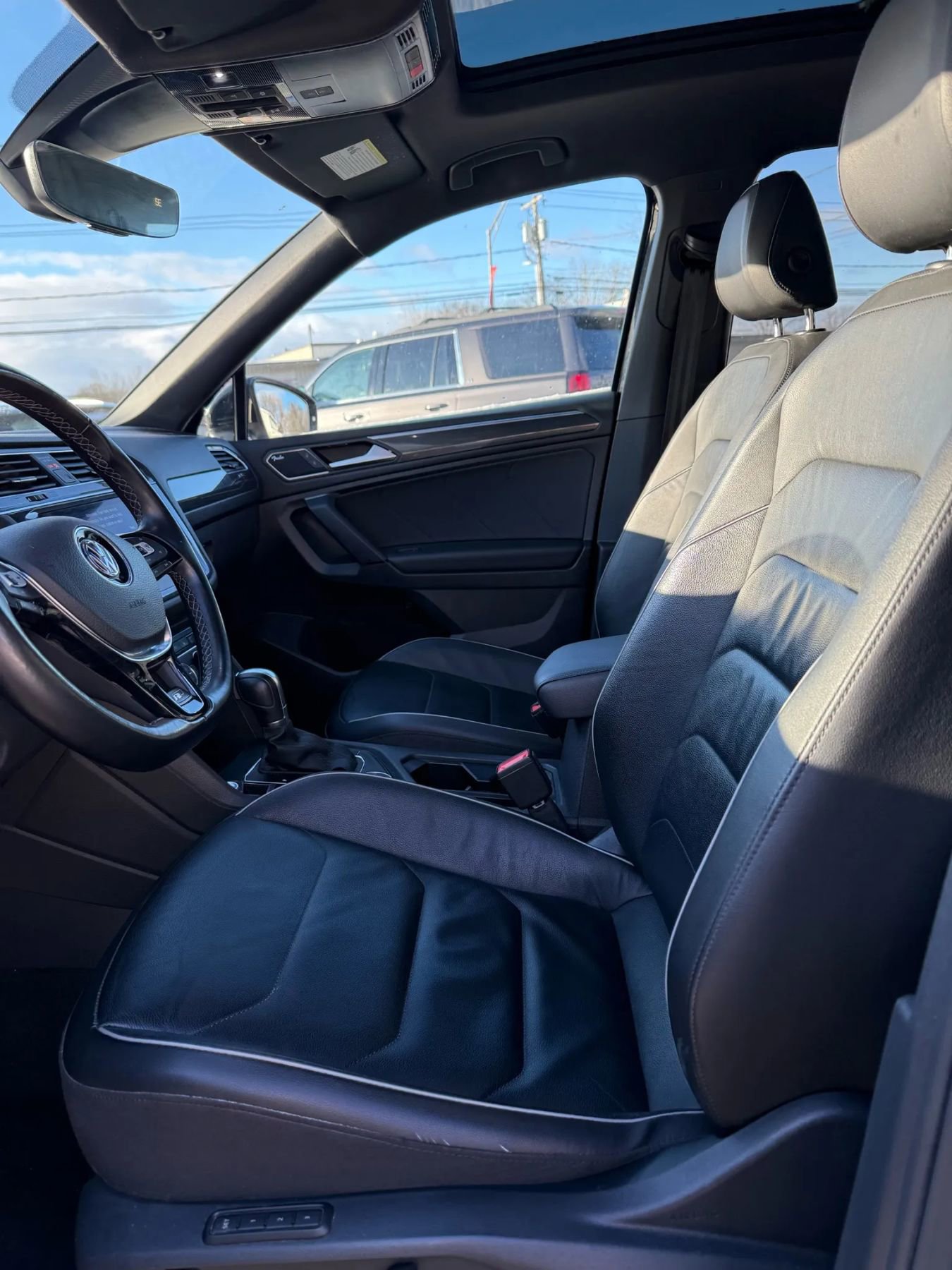 Used 2019 Volkswagen Tiguan SEL Premium R-Line image 10