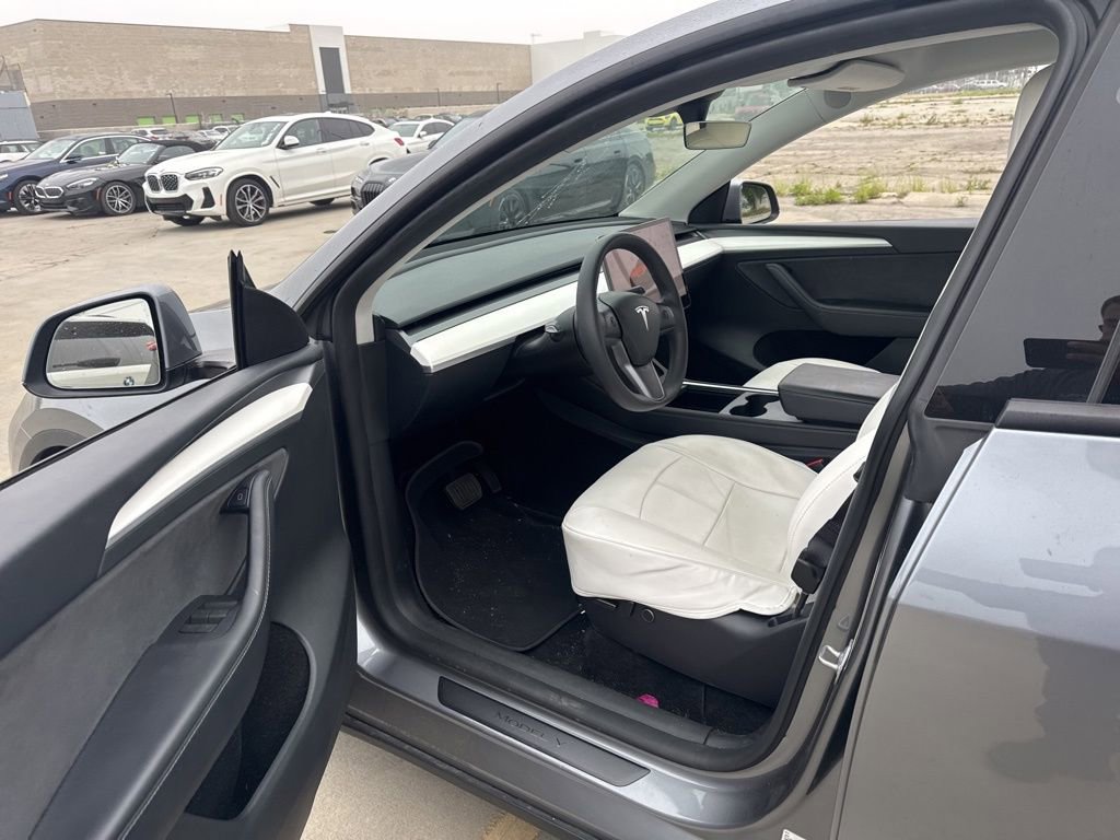 Used 2024 Tesla Model Y Long Range image 15