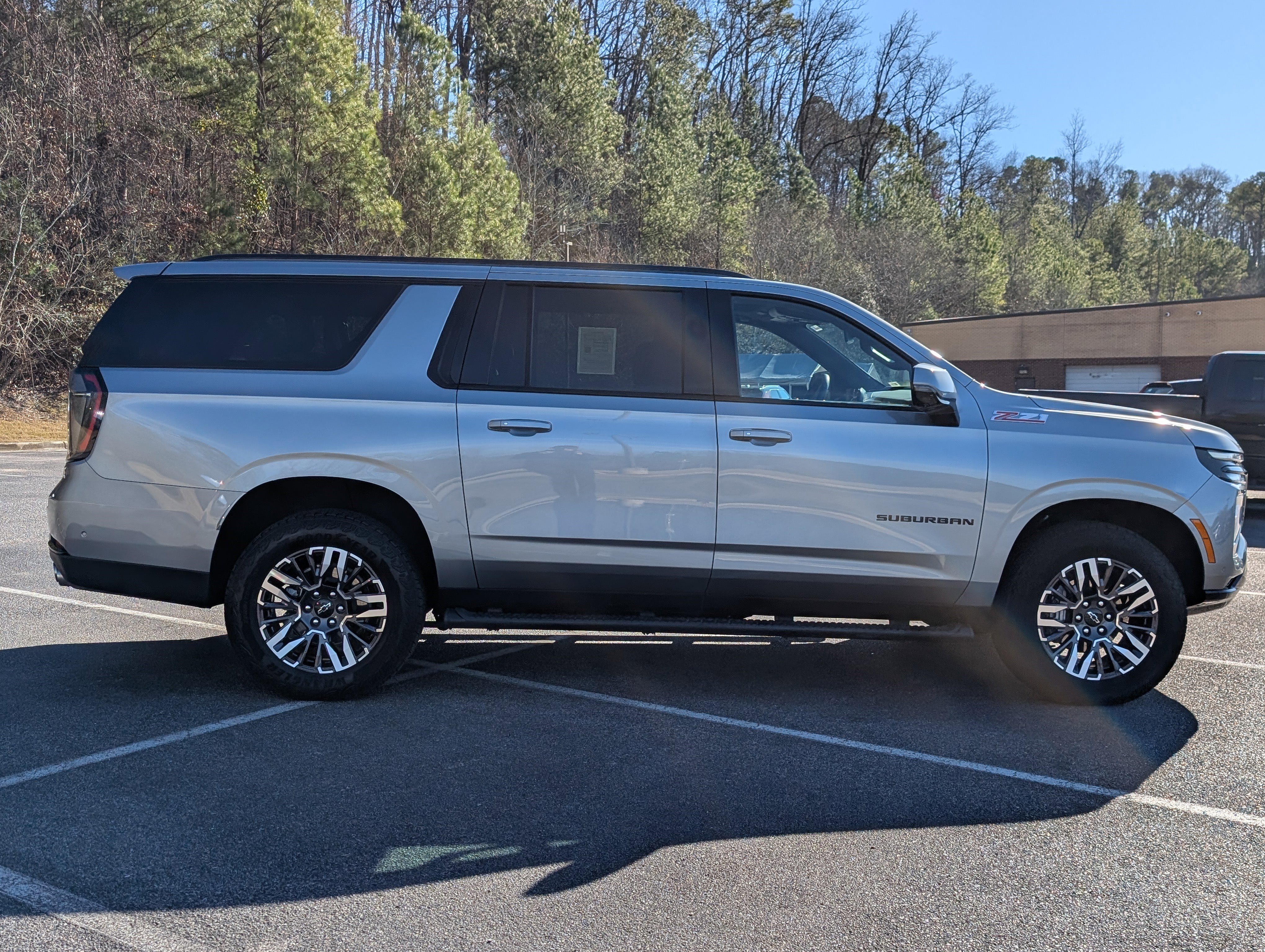 Used 2025 Chevrolet Suburban Z71 w/ Comfort Package image 10