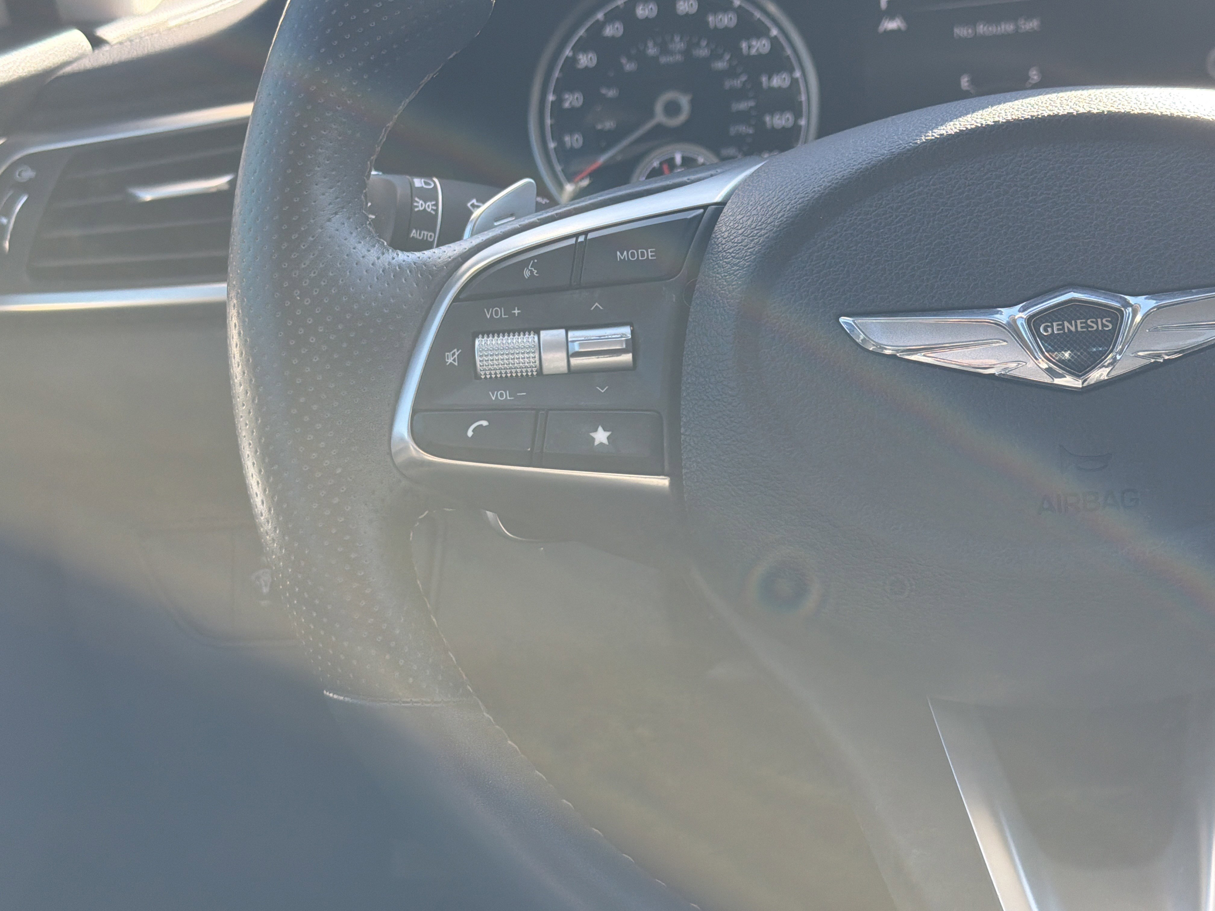 Used 2023 Genesis G70 2.0T image 19