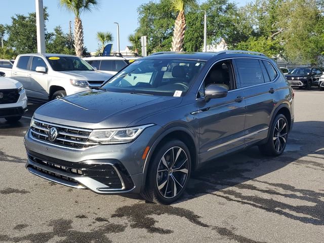 Used 2024 Volkswagen Tiguan SEL R-Line image 2
