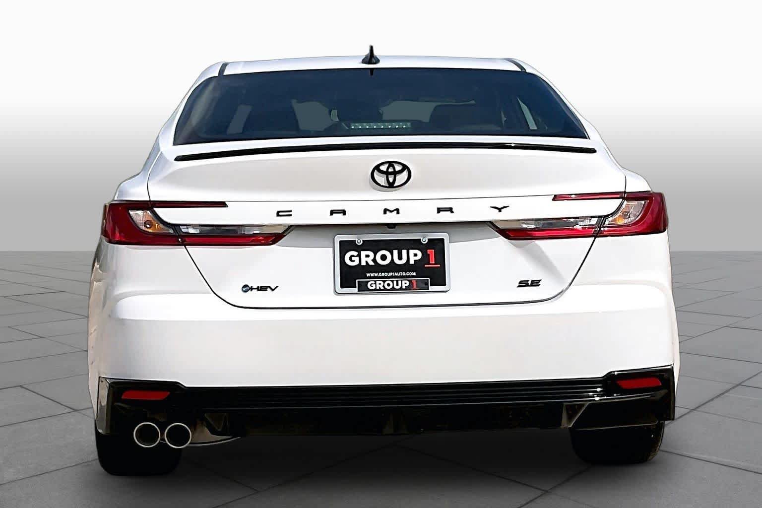 Used 2026 Toyota Camry Hybrid w/ Convenience Package FWD image 5