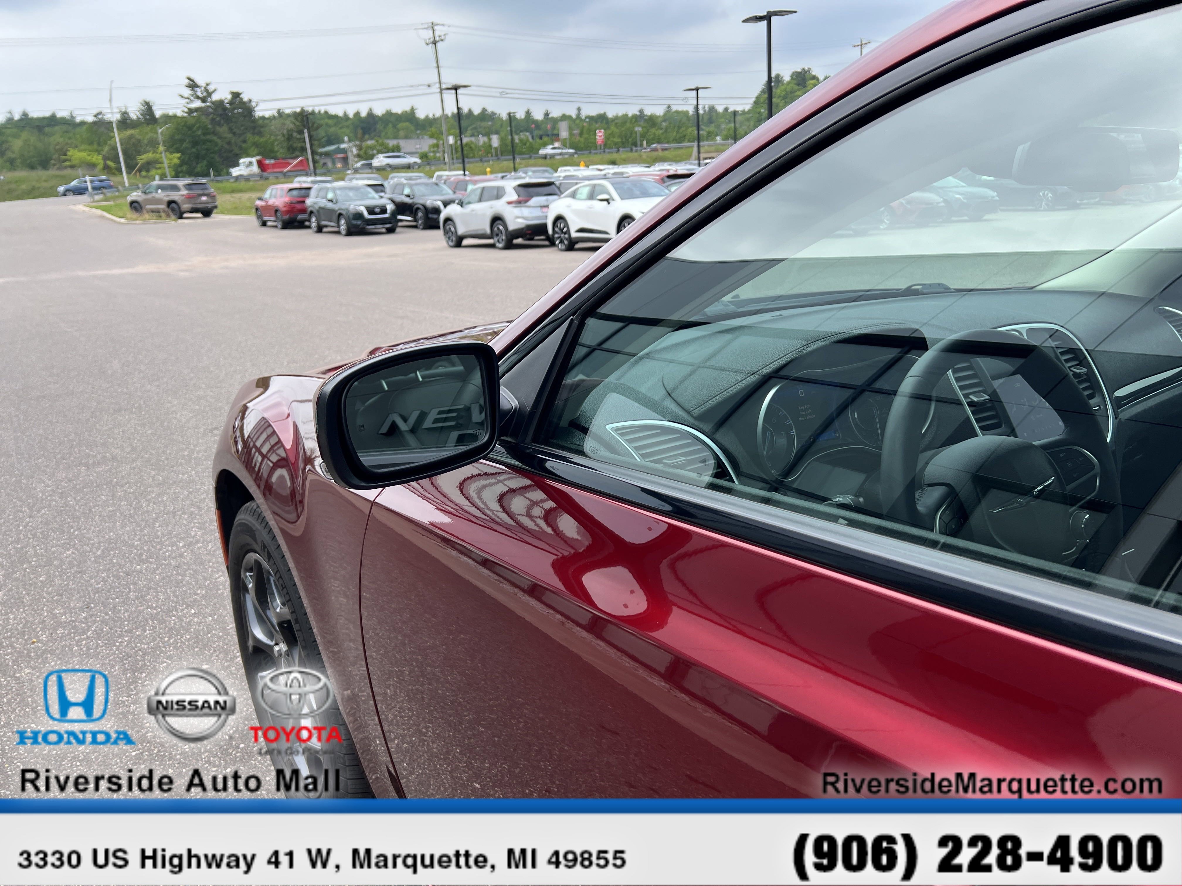 Used 2023 Chrysler 300 Touring L w/ Comfort Group image 5
