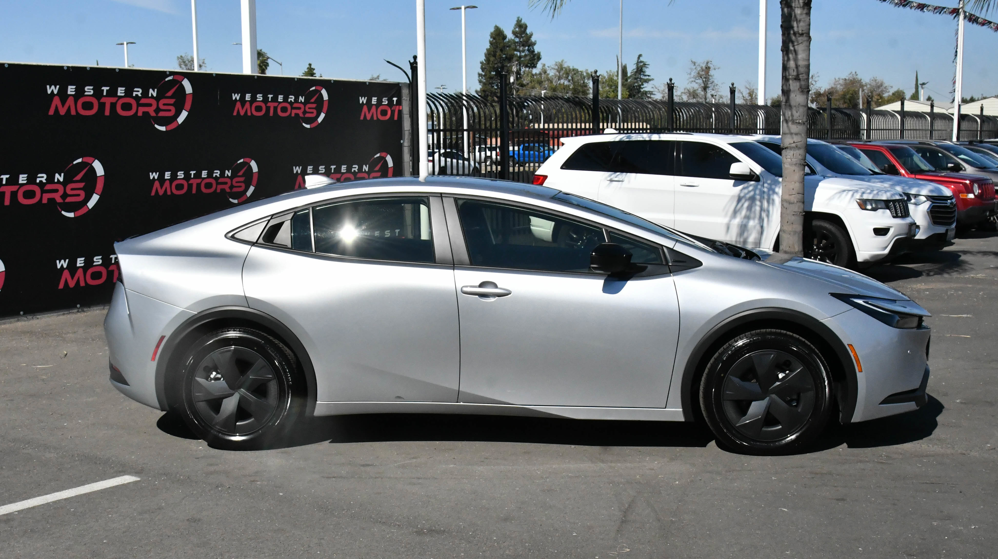 Used 2025 Toyota Prius LE image 9
