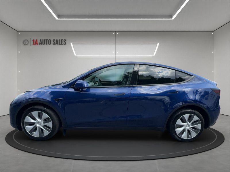 Used 2023 Tesla Model Y Long Range image 2