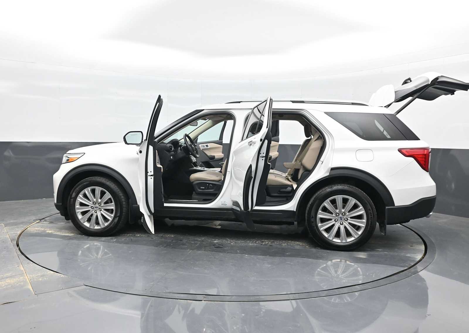 Used 2020 Ford Explorer Limited w/ Class III Trailer Tow Package AWD/4WD image 39
