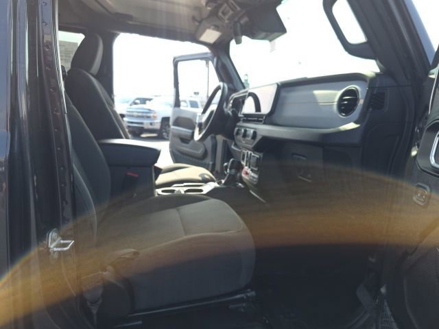 Used 2024 Jeep Gladiator Sport AWD/4WD image 43