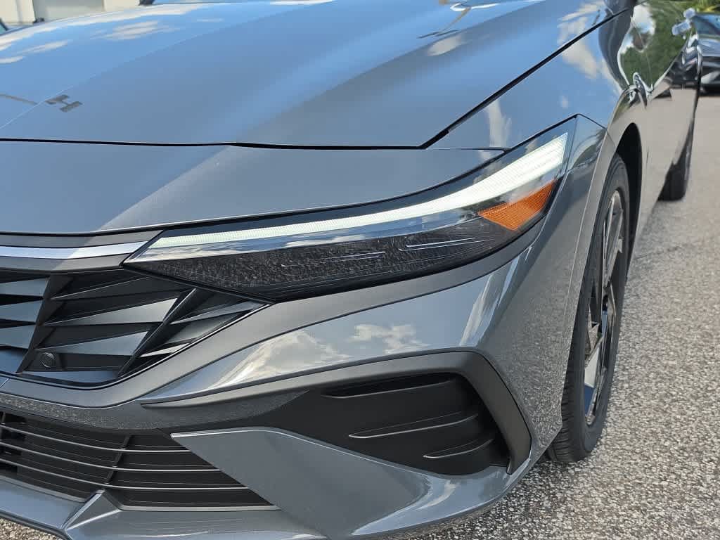 New 2026 Hyundai Elantra SEL Sport FWD image 11